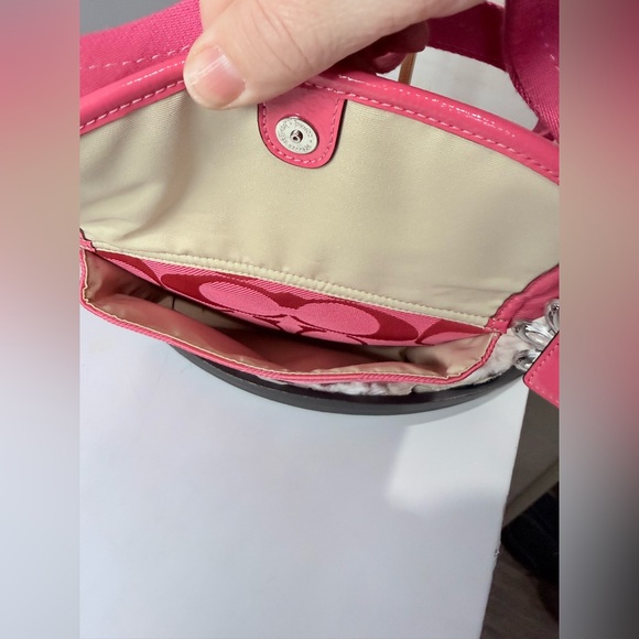 Coach Pink Signature C Nylon Crossbody Bag Rare Clear Daisy Flower Charm Hangtag - Picture 9 of 16